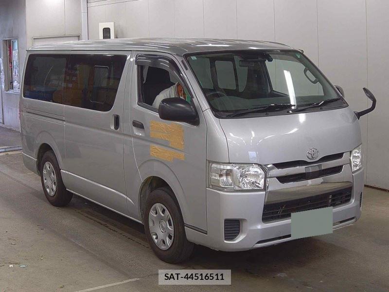 TOYOTA HIACE 2019